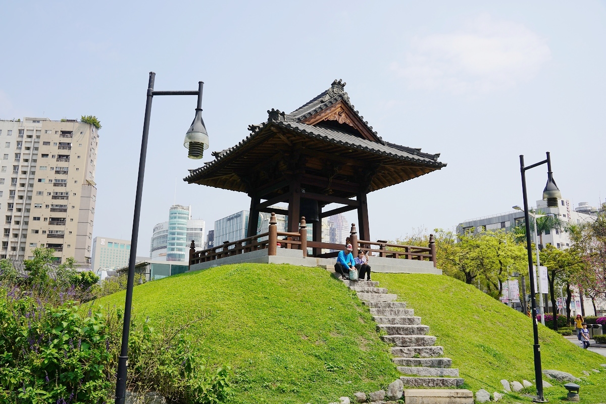 【台北萬華免費景點推薦】淨⼟真宗本願寺派臺灣別院日式建築 台北市定古蹟西本願寺鐘樓/樹心會館 西本願寺廣場 - 第8張圖 【台北萬華免費景點推薦】淨⼟真宗本願寺派臺灣別院日式建築 台北市定古蹟西本願寺鐘樓/樹心會館 西本願寺廣場