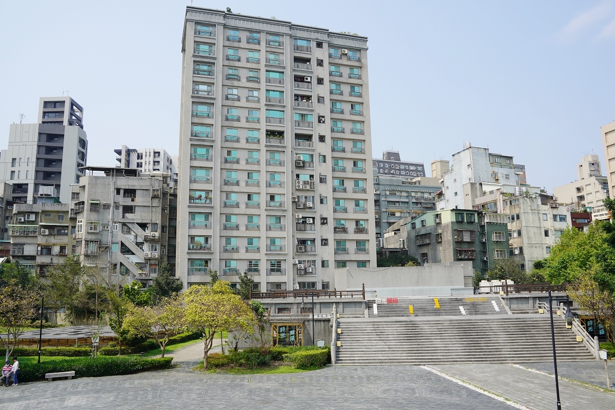 【台北萬華免費景點推薦】淨⼟真宗本願寺派臺灣別院日式建築 台北市定古蹟西本願寺鐘樓/樹心會館 西本願寺廣場 - 第11張圖 【台北萬華免費景點推薦】淨⼟真宗本願寺派臺灣別院日式建築 台北市定古蹟西本願寺鐘樓/樹心會館 西本願寺廣場