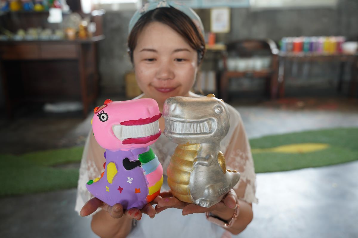 【宜蘭蘇澳親子景點推薦】世界唯一私人典藏出土暴龍化石 彩繪暴龍寶寶/寶藏探險闖關遊戲 Robert Y廢墟暴龍館