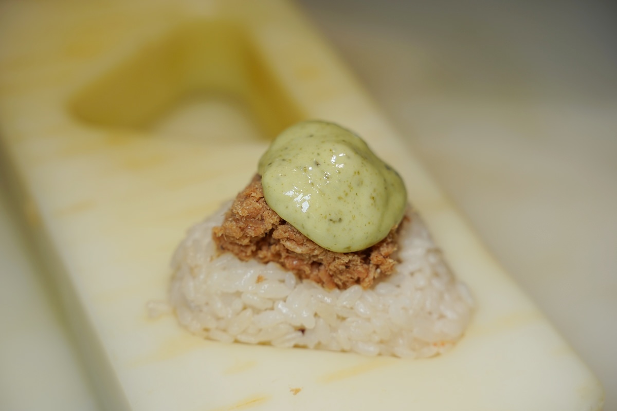 【台中飯糰推薦】台中大胃王必訪巨無霸沖繩飯糰 台灣頂級越光米雙色飯糰營養滿點 不握松飯糰