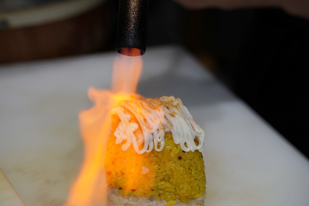 【台中飯糰推薦】台中大胃王必訪巨無霸沖繩飯糰 台灣頂級越光米雙色飯糰營養滿點 不握松飯糰
