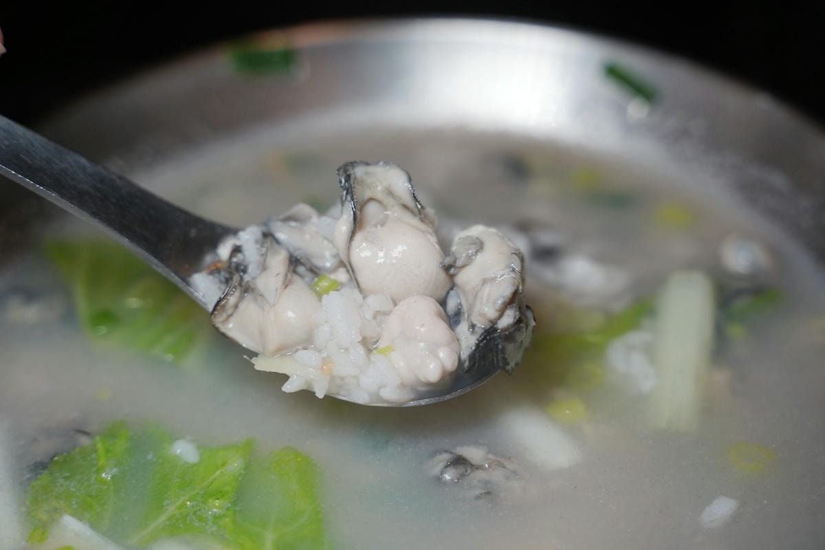 【福牡蠣屋】澎湖馬公市區美食推薦 澎湖白沙淨海郭家賜福牡蠣醬 美味必點招牌牡蠣飯/蚵仔粥