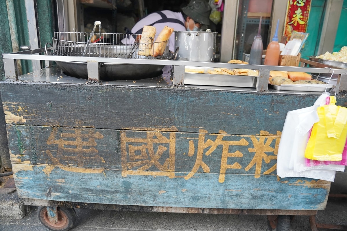 【澎湖建國炸粿】馬公市區小吃好選擇 食尚玩家推薦全素食 美味必點炸粿/春捲/糯米捲/銀絲捲
