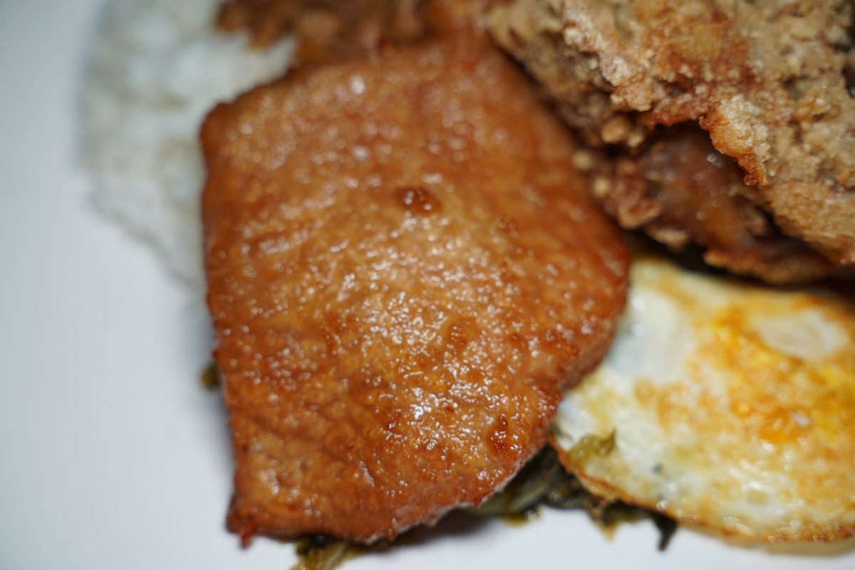 【澎湖必吃美食推薦】創立於1985年澎湖在地40年老店 美味必點招牌雙併燒肉雞腿飯 馬路益
