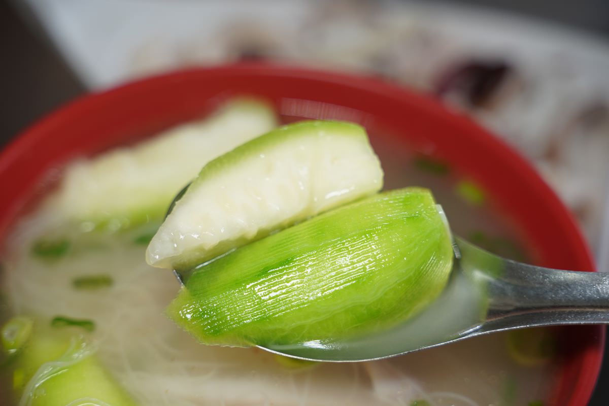 【澎湖鯨魚洞美食推薦】Google評論超過2000則4.2顆星好評 美味必點小卷絲瓜麵線 小萍的店