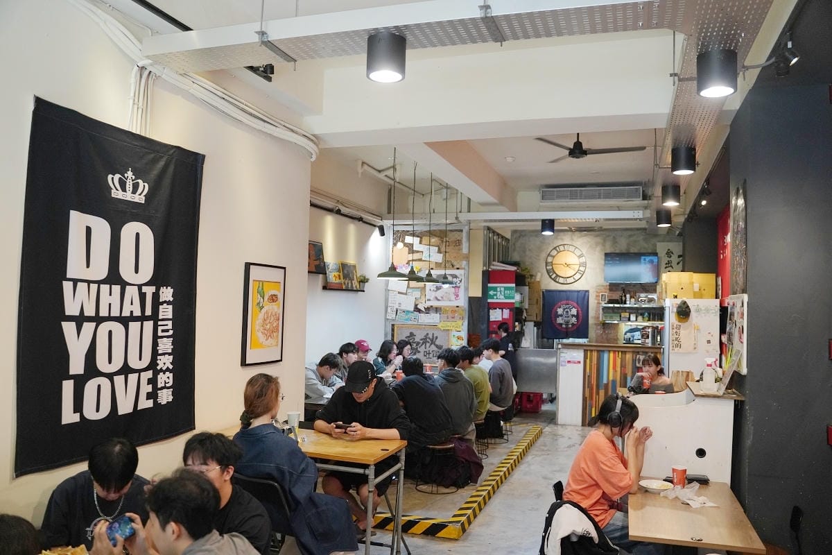 【豪秋吐司】中原大學早午餐推薦 大學生最愛漢堡店 自製5盎司漢堡肉 沒有蔬菜只有單純的美味
