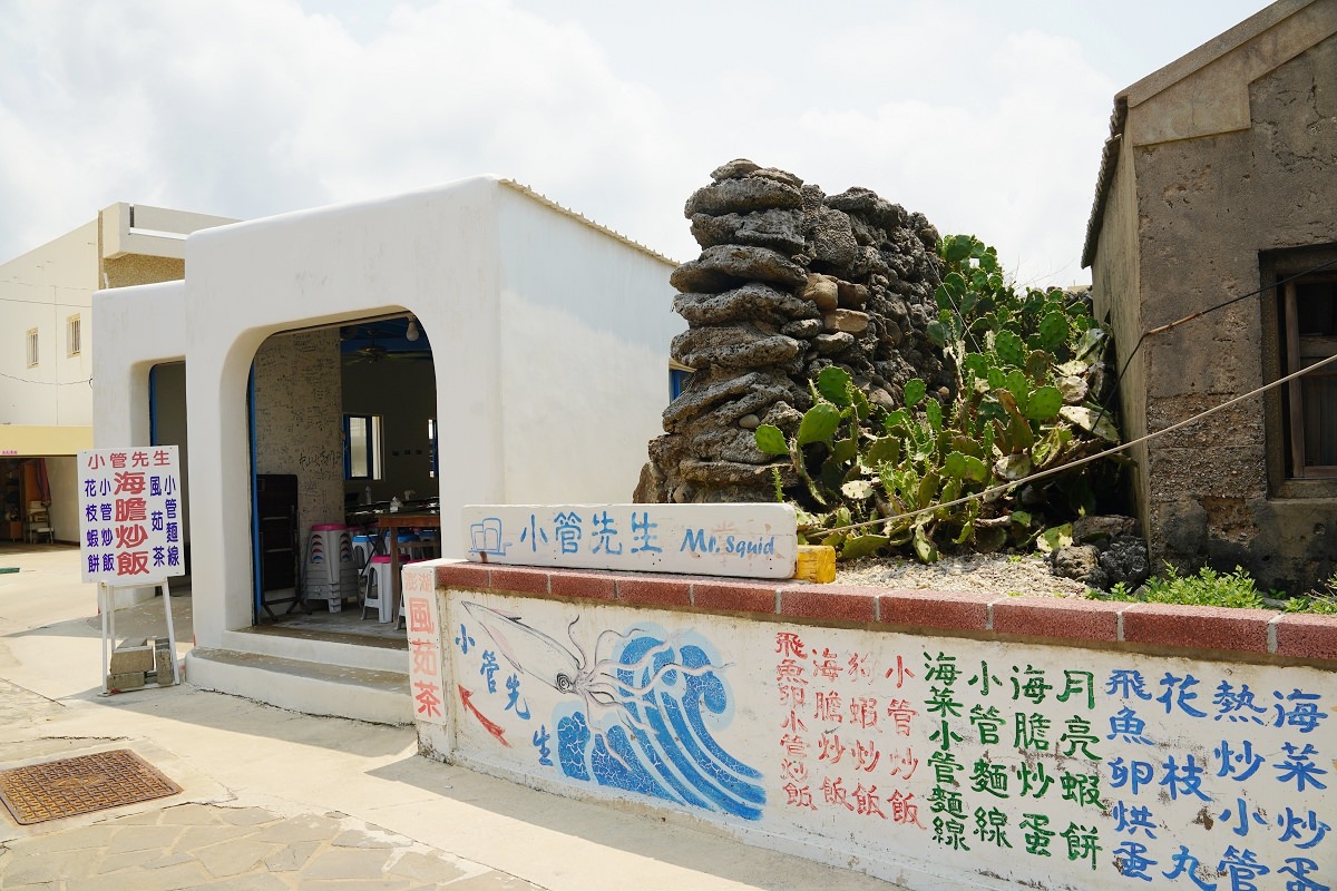 【澎湖免費景點推薦】澎湖西嶼小門嶼超人氣網美景點 黑色柱狀玄武岩海蝕拱門 鯨魚洞