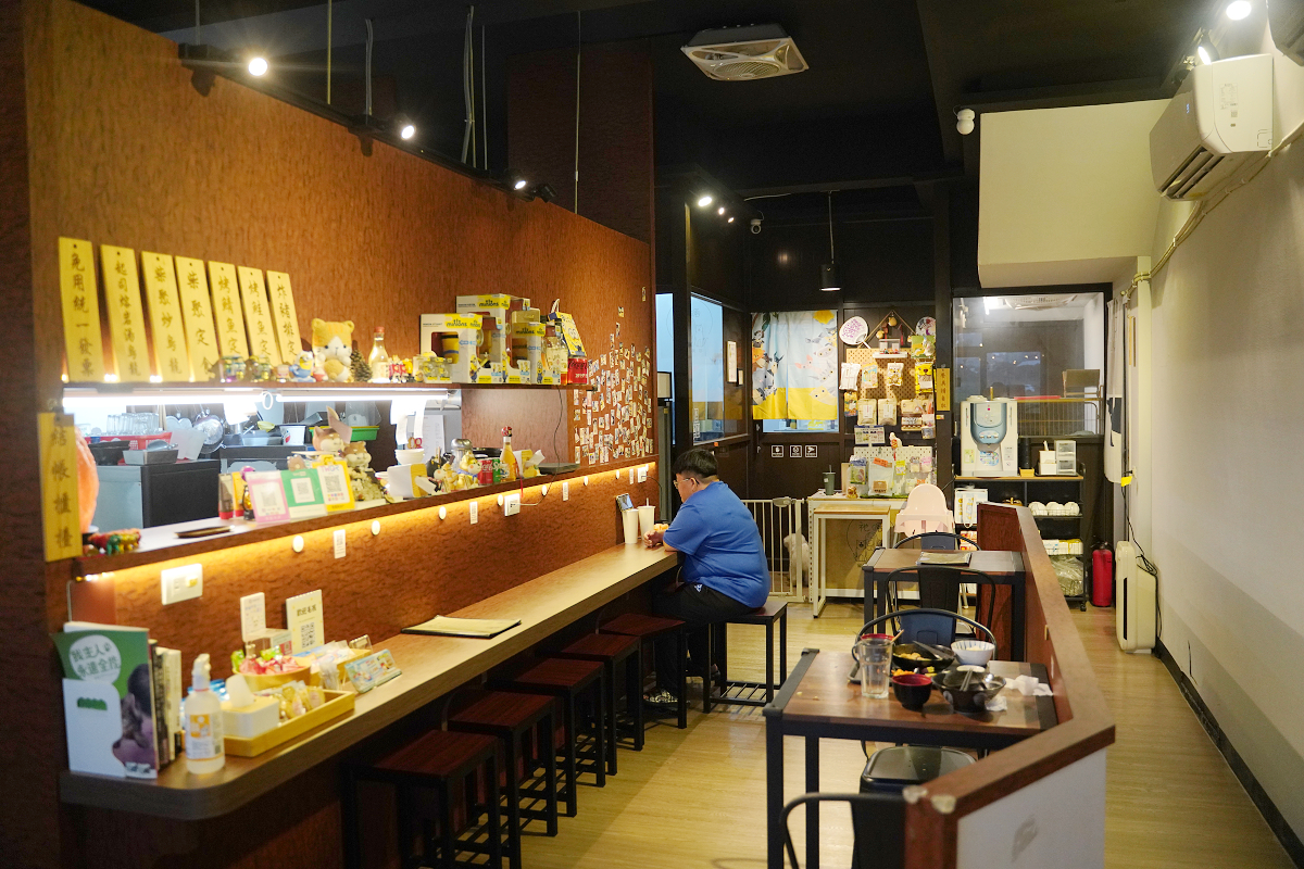 【柴聚小吃】中壢中原寵物友善餐廳推薦 可愛柴犬店長顧店 美味必點定食/咖哩飯 近莒光環保公園