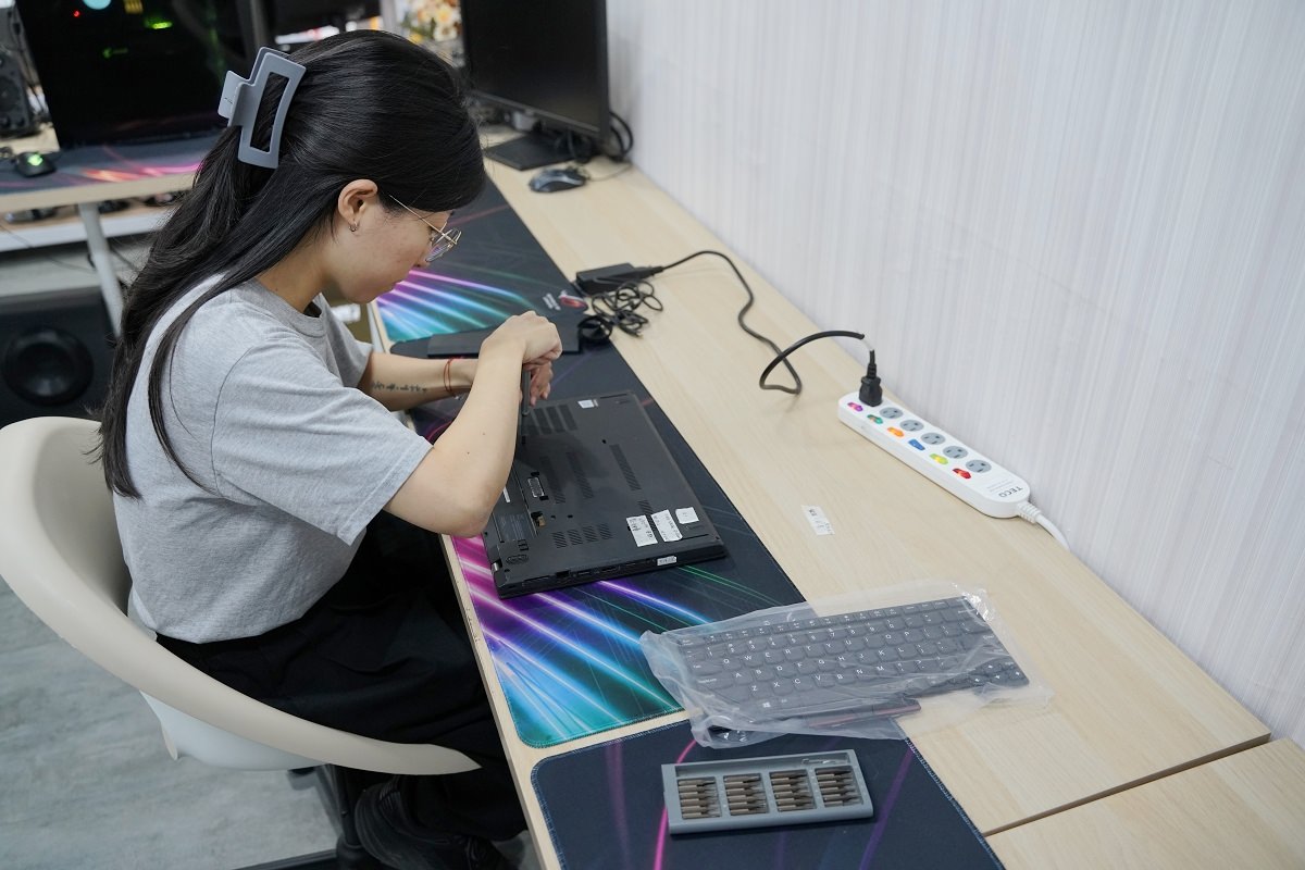 【台北二手電腦推薦】台北桌上型/筆記型電腦維修 百坪倉庫電腦配備齊全 茜仔筆電小舖 - 第11張圖 【台北二手電腦推薦】台北桌上型/筆記型電腦維修 百坪倉庫電腦配備齊全 茜仔筆電小舖