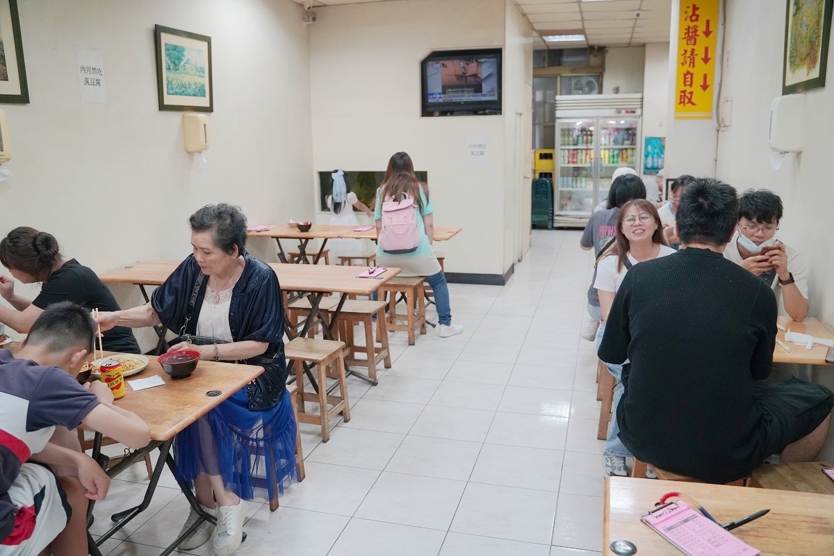 【中壢觀光夜市美食推薦】中壢人氣在地老店小吃 美味必點土虱湯/魯肉飯/炒麵米粉 香傳十全藥燉排骨