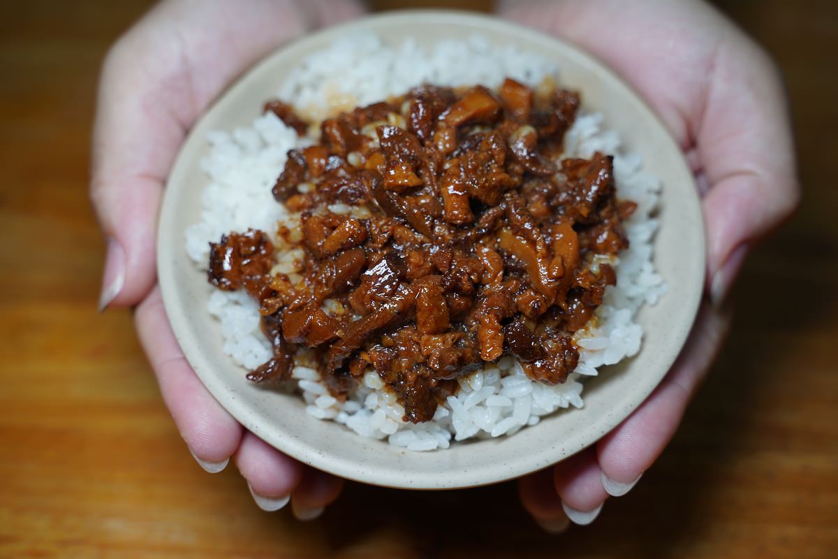 【中壢觀光夜市美食推薦】中壢人氣在地老店小吃 美味必點土虱湯/魯肉飯/炒麵米粉 香傳十全藥燉排骨