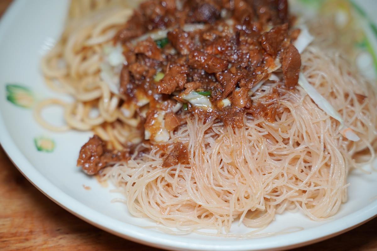 【中壢觀光夜市美食推薦】中壢人氣在地老店小吃 美味必點土虱湯/魯肉飯/炒麵米粉 香傳十全藥燉排骨
