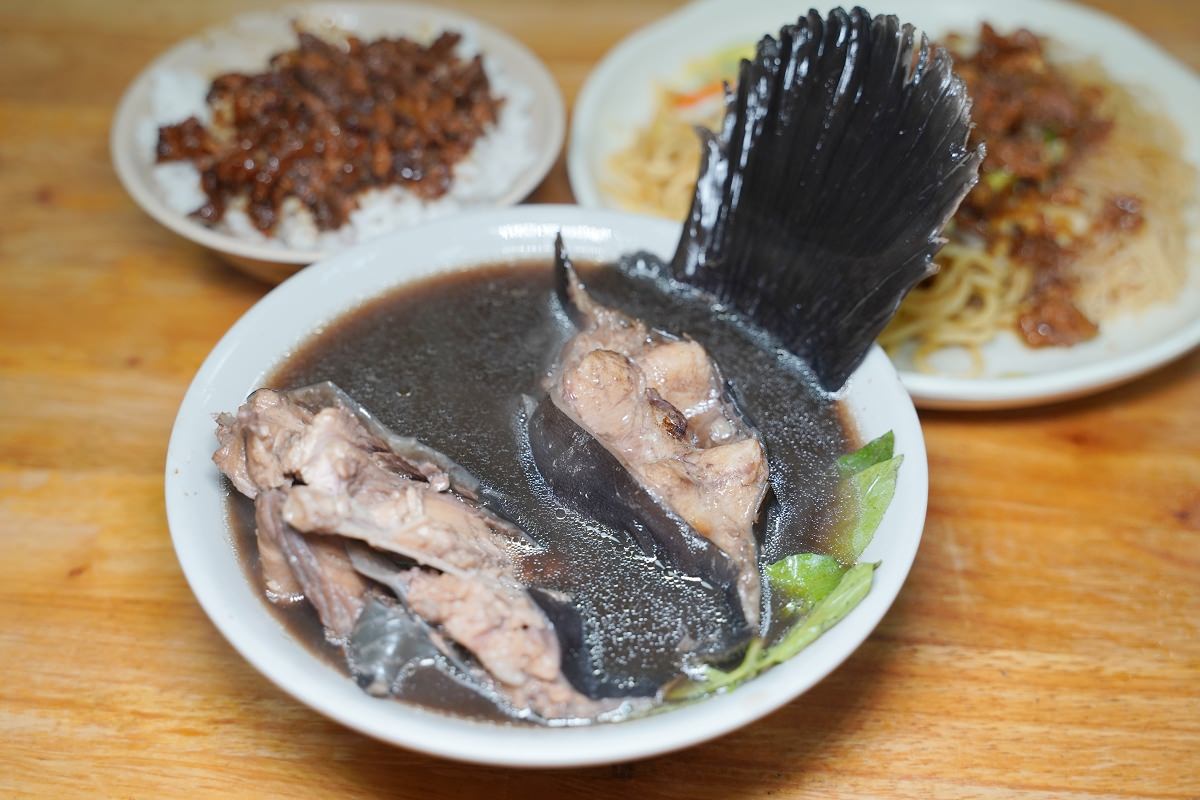 【中壢觀光夜市美食推薦】中壢人氣在地老店小吃 美味必點土虱湯/魯肉飯/炒麵米粉 香傳十全藥燉排骨