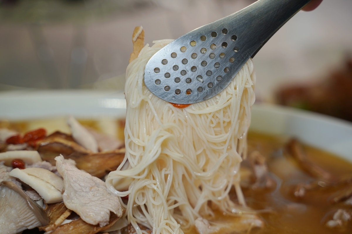 【桃園大溪聚餐餐廳推薦】石門水庫活魚餐廳好選擇 超高CP值桌菜料理 山霸王活魚土雞餐廳