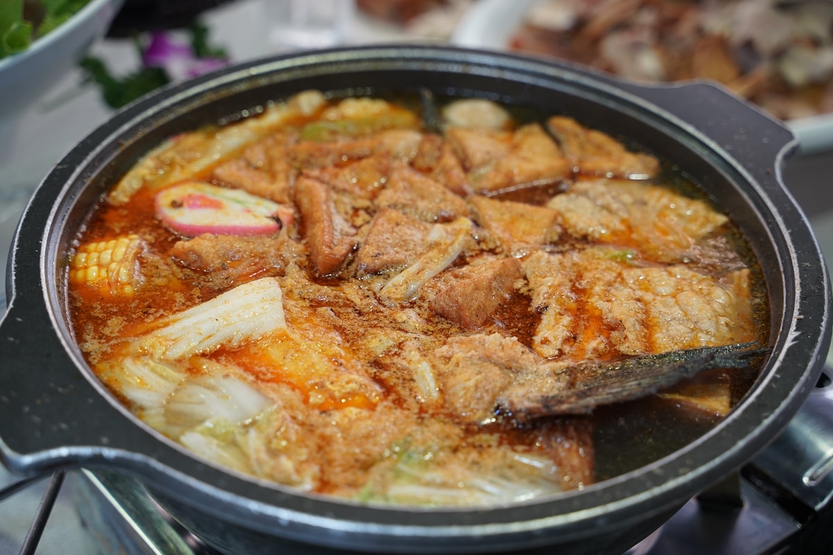 【桃園大溪聚餐餐廳推薦】石門水庫活魚餐廳好選擇 超高CP值桌菜料理 山霸王活魚土雞餐廳