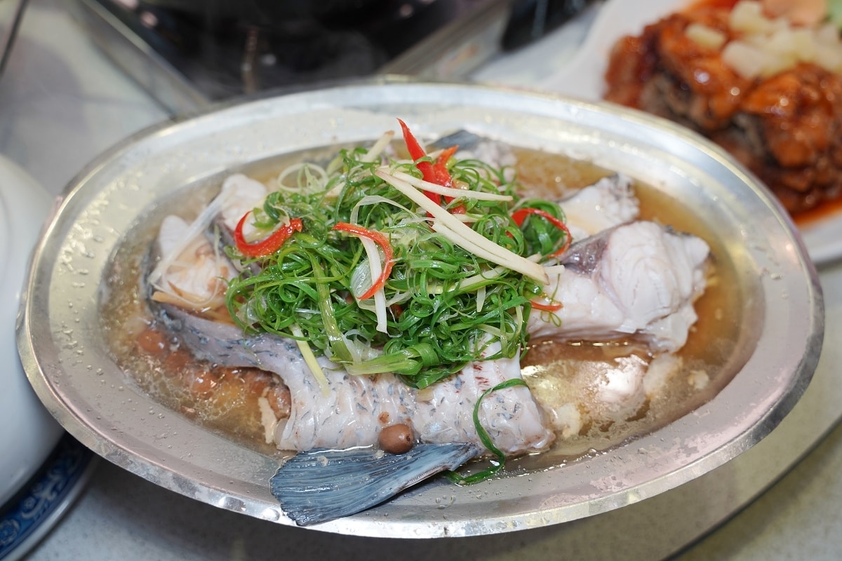 【桃園大溪聚餐餐廳推薦】石門水庫活魚餐廳好選擇 超高CP值桌菜料理 山霸王活魚土雞餐廳