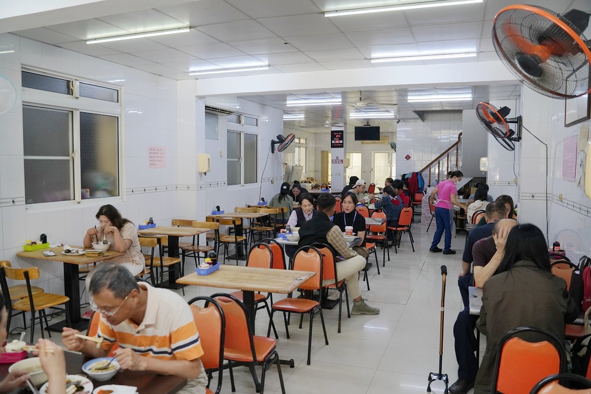 【高雄鹽埕小吃推薦】創立於民國45年在地古早味美食 Google評論破千則好評 樂卡咪長腳麵專賣店 - 第2張圖 【高雄鹽埕小吃推薦】創立於民國45年在地古早味美食 Google評論破千則好評 樂卡咪長腳麵專賣店