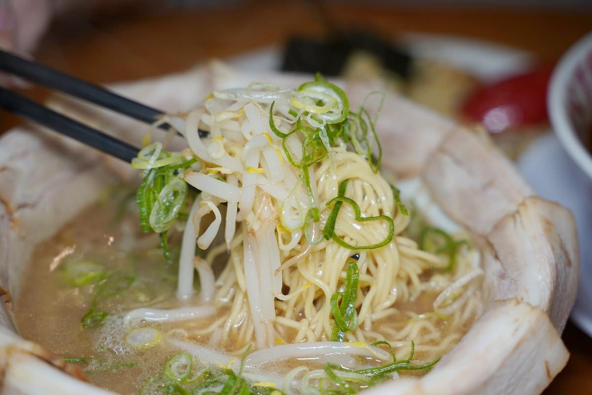 【大阪心齋橋拉麵推薦】1991年200人大排長龍9坪店傳奇 美味必點大份叉燒豚骨拉麵 希望軒心齋橋長堀店