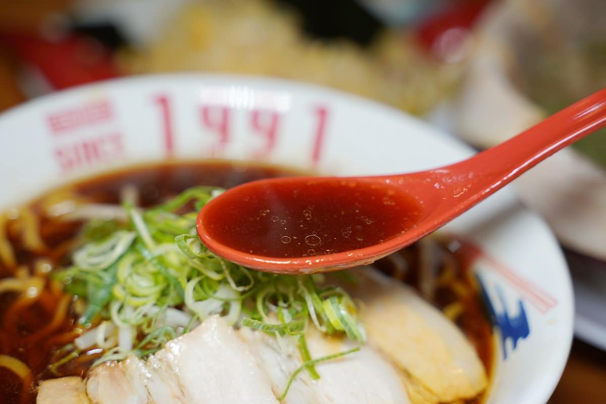【大阪心齋橋拉麵推薦】1991年200人大排長龍9坪店傳奇 美味必點大份叉燒豚骨拉麵 希望軒心齋橋長堀店