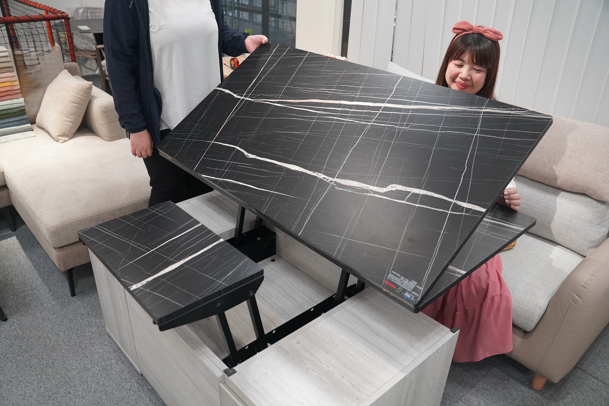 【億家具卸売倉庫】台灣知名家具批發倉庫插旗日本大阪 台灣製家具/客製化沙發/床墊通通買得到