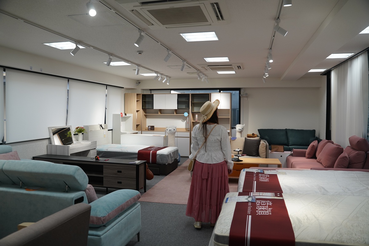 【億家具卸売倉庫】台灣知名家具批發倉庫插旗日本大阪 台灣製家具/客製化沙發/床墊通通買得到