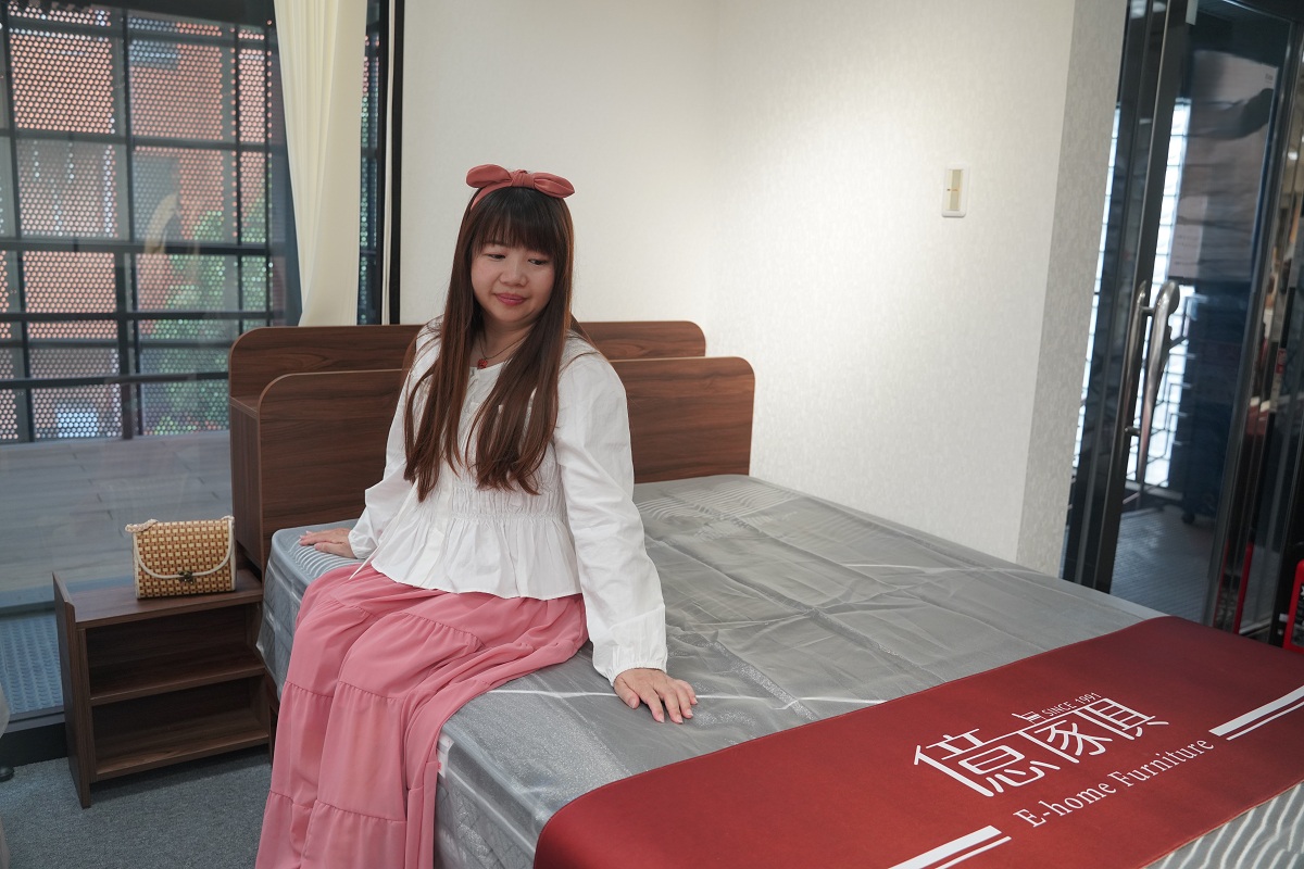 【億家具卸売倉庫】台灣知名家具批發倉庫插旗日本大阪 台灣製家具/客製化沙發/床墊通通買得到