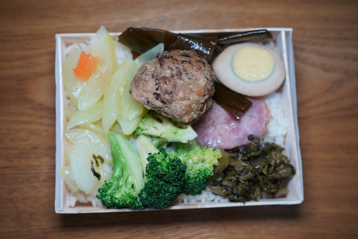 【花蓮富里美食推薦】富麗禾風農村特色便當 稻草藝術季竹猩猩主題意象 花蓮富里農特產展售中心