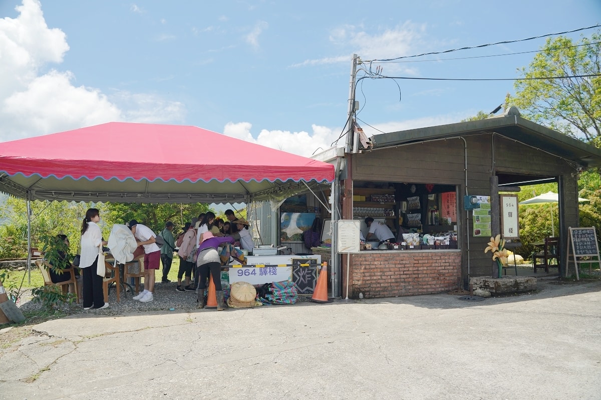 【富里六十石山採金針體驗】忘憂亭賞高空美景 適合全家大小一起採金針 964驛棧