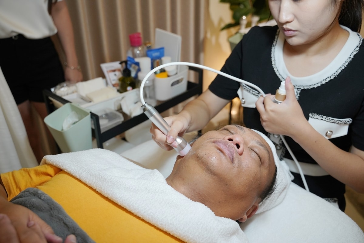 【中壢做臉推薦】中壢男生臉部專業護膚保養好選擇 高頻代謝角質層/HAC光譜養護肌膚 凱沃微E美 微SPA中心 - 第5張圖 【中壢做臉推薦】中壢男生臉部專業護膚保養好選擇 高頻代謝角質層/HAC光譜養護肌膚 凱沃微E美 微SPA中心