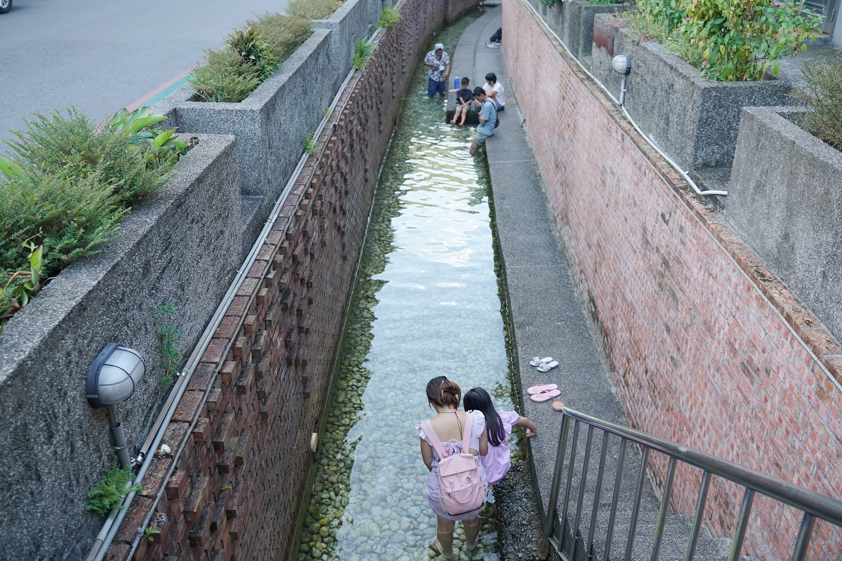 【宜蘭蘇澳免費景點推薦】低溫白礦泉免費大眾池 泡腳戲水區親子玩水好去處 阿里史冷泉