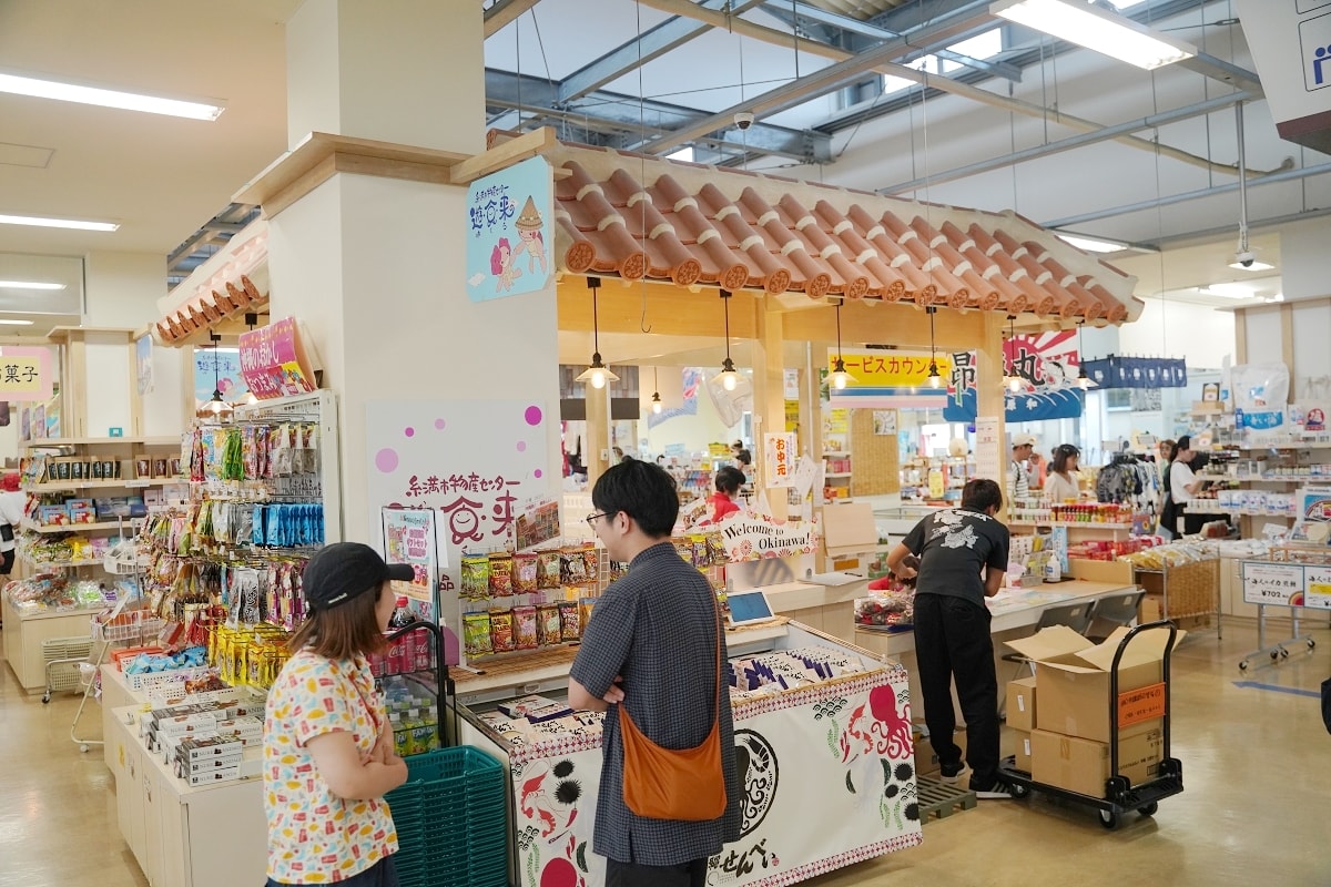 【沖繩海鮮市場推薦】海鮮控必訪沖繩超高CP值海鮮批發市場 鹽烤海鮮生魚片生蠔吃飽飽 糸滿市物產中心/漁市場