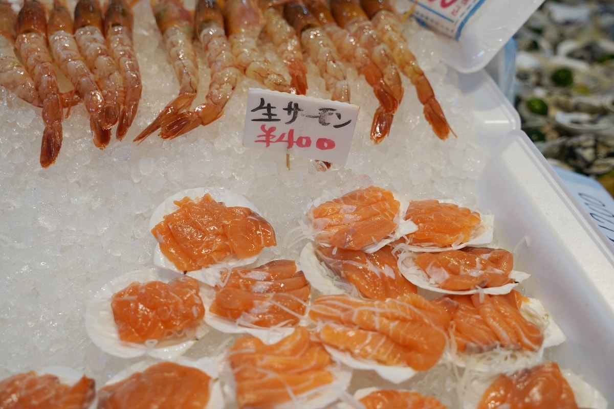 【沖繩海鮮市場推薦】海鮮控必訪沖繩超高CP值海鮮批發市場 鹽烤海鮮生魚片生蠔吃飽飽 糸滿市物產中心/漁市場