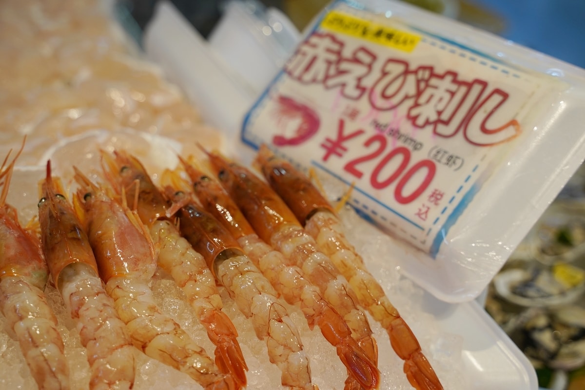 【沖繩海鮮市場推薦】海鮮控必訪沖繩超高CP值海鮮批發市場 鹽烤海鮮生魚片生蠔吃飽飽 糸滿市物產中心/漁市場