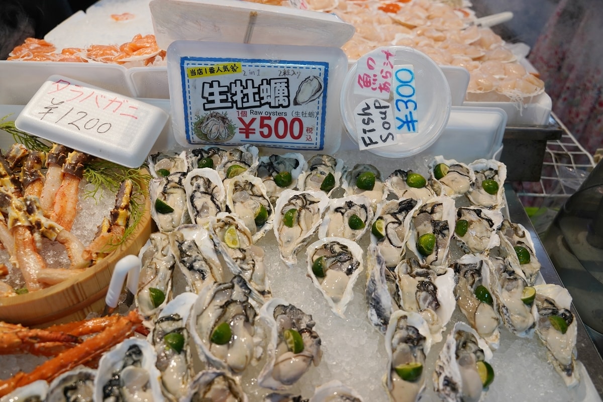 【沖繩海鮮市場推薦】海鮮控必訪沖繩超高CP值海鮮批發市場 鹽烤海鮮生魚片生蠔吃飽飽 糸滿市物產中心/漁市場