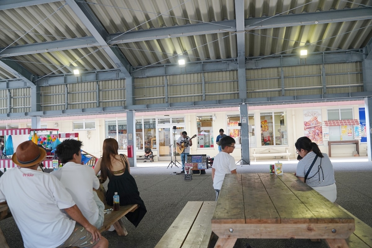 【沖繩海鮮市場推薦】海鮮控必訪沖繩超高CP值海鮮批發市場 鹽烤海鮮生魚片生蠔吃飽飽 糸滿市物產中心/漁市場