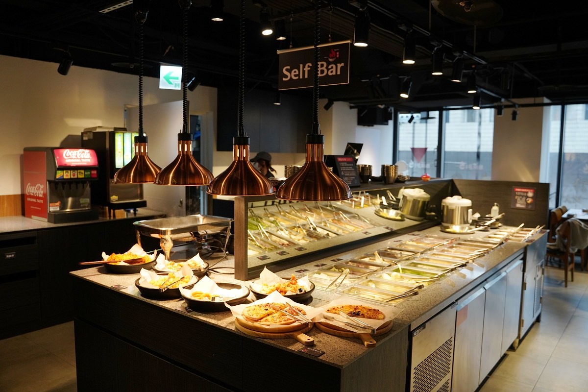 【桃園ATT筷食尚美食餐廳推薦】韓式炒雞台灣2號店插旗桃園 每人469元一鍋兩吃自助吧吃到飽 甩鍋雞볶찜韓式炒雞吃到飽桃園ATT店