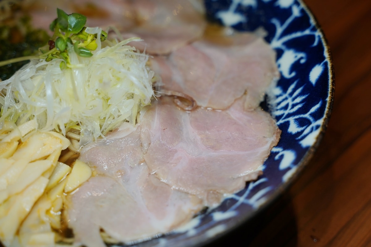 【沖繩旭橋站美食推薦】沖繩美味濃厚雞白湯蕎麥拉麵 全粒粉自家製麵 鶏そば 新里