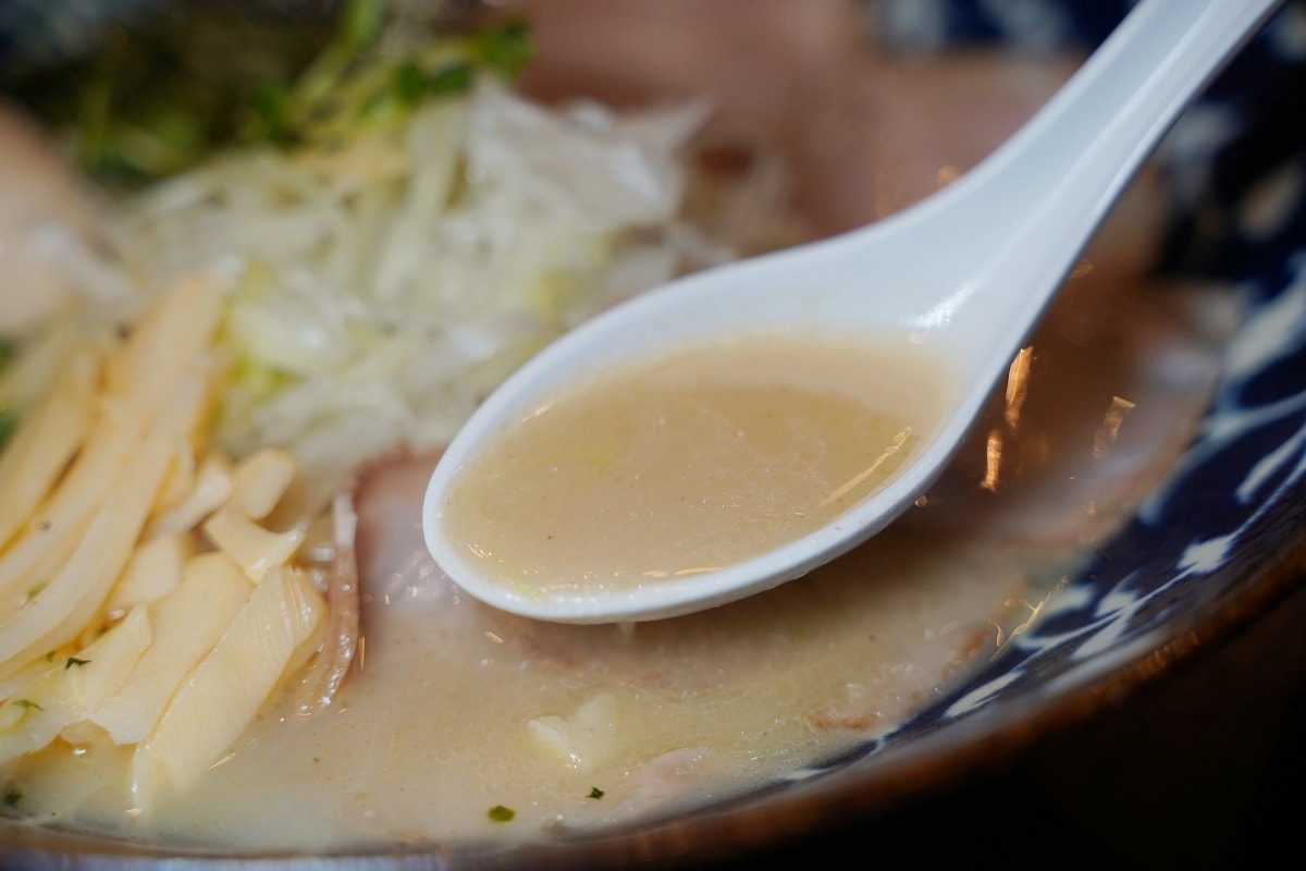 【沖繩旭橋站美食推薦】沖繩美味濃厚雞白湯蕎麥拉麵 全粒粉自家製麵 鶏そば 新里