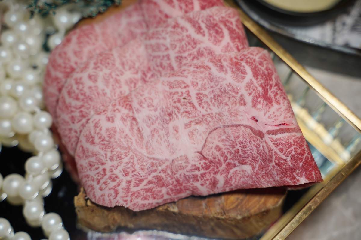 【台中燒肉餐酒館推薦】台中聚餐包廂桌邊代烤服務 網美系珠寶盒燒肉店 Eartha燒肉餐酒館