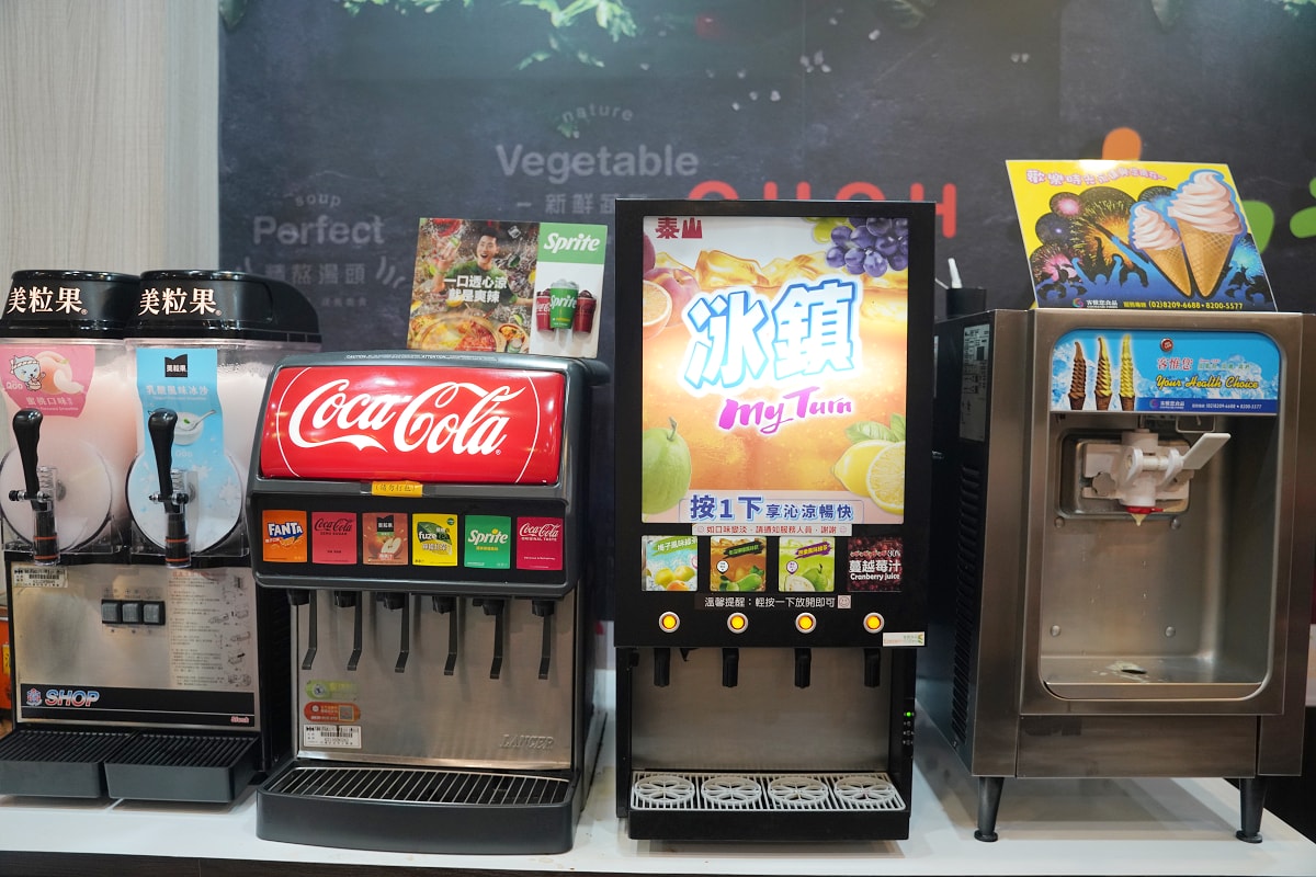 【大呼過癮臭臭鍋南崁仁愛店】桃園蘆竹南崁小火鍋推薦 滷肉飯/王子麵/冰沙機/霜淇淋無限量供應 - 第6張圖 【大呼過癮臭臭鍋南崁仁愛店】桃園蘆竹南崁小火鍋推薦 滷肉飯/王子麵/冰沙機/霜淇淋無限量供應