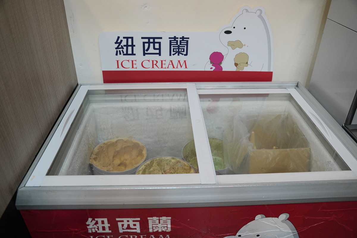 【大呼過癮臭臭鍋南崁仁愛店】桃園蘆竹南崁小火鍋推薦 滷肉飯/王子麵/冰沙機/霜淇淋無限量供應 - 第9張圖 【大呼過癮臭臭鍋南崁仁愛店】桃園蘆竹南崁小火鍋推薦 滷肉飯/王子麵/冰沙機/霜淇淋無限量供應