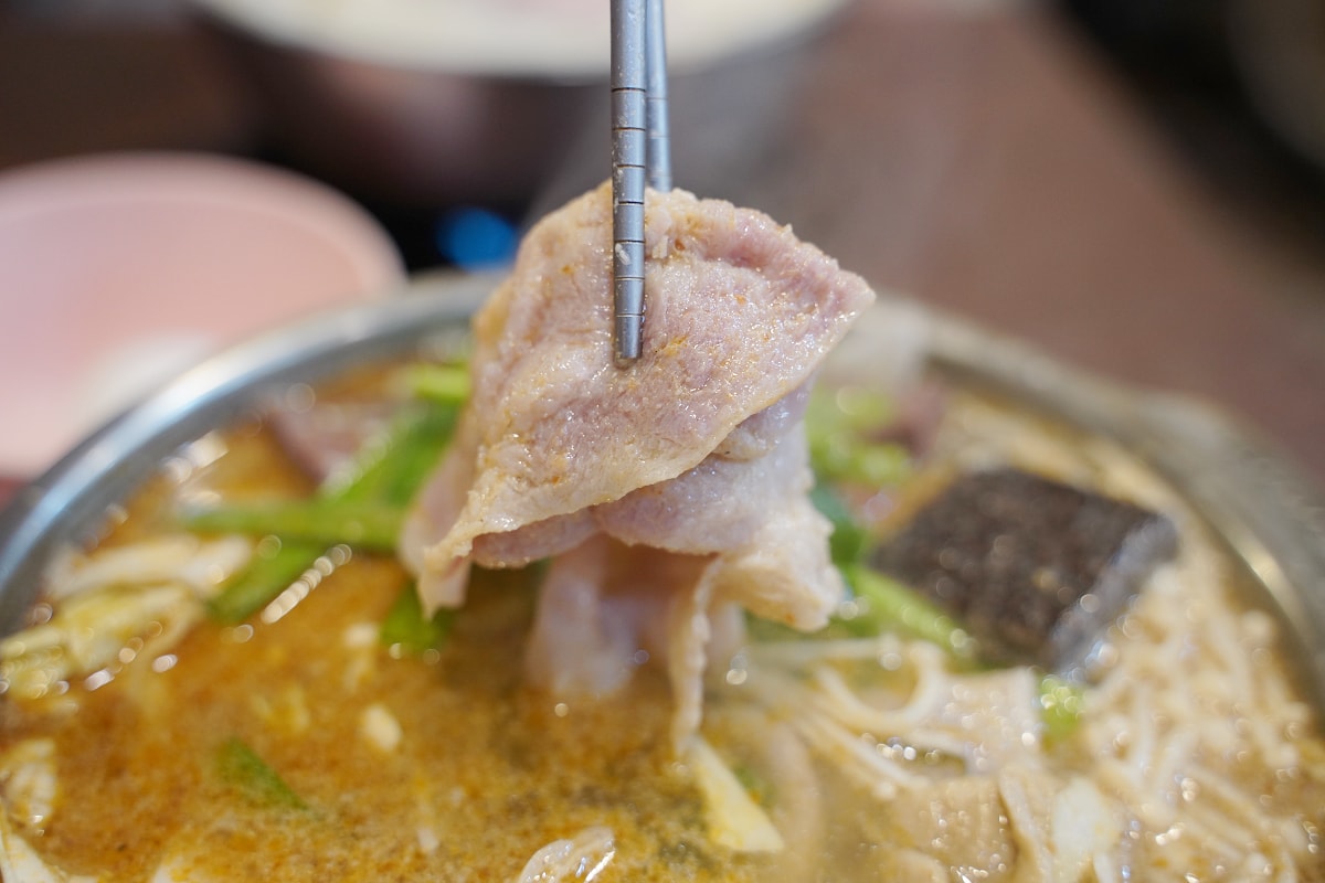 【大呼過癮臭臭鍋南崁仁愛店】桃園蘆竹南崁小火鍋推薦 滷肉飯/王子麵/冰沙機/霜淇淋無限量供應 - 第13張圖 【大呼過癮臭臭鍋南崁仁愛店】桃園蘆竹南崁小火鍋推薦 滷肉飯/王子麵/冰沙機/霜淇淋無限量供應