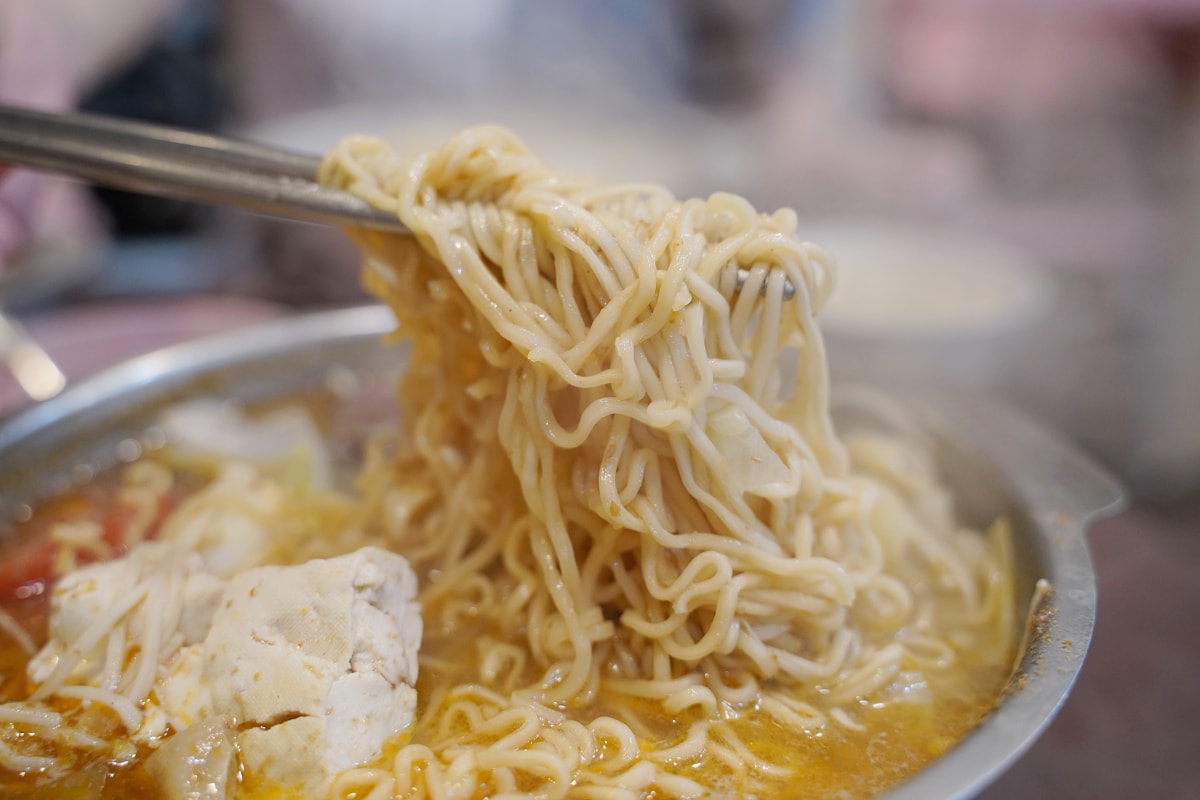 【大呼過癮臭臭鍋南崁仁愛店】桃園蘆竹南崁小火鍋推薦 滷肉飯/王子麵/冰沙機/霜淇淋無限量供應 - 第14張圖 【大呼過癮臭臭鍋南崁仁愛店】桃園蘆竹南崁小火鍋推薦 滷肉飯/王子麵/冰沙機/霜淇淋無限量供應