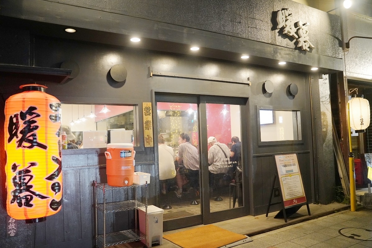 【暖暮拉麵那霸牧志店】沖繩國際通美食推薦 沖繩宵夜好選擇 開幕於2007年 純正豬骨湯頭