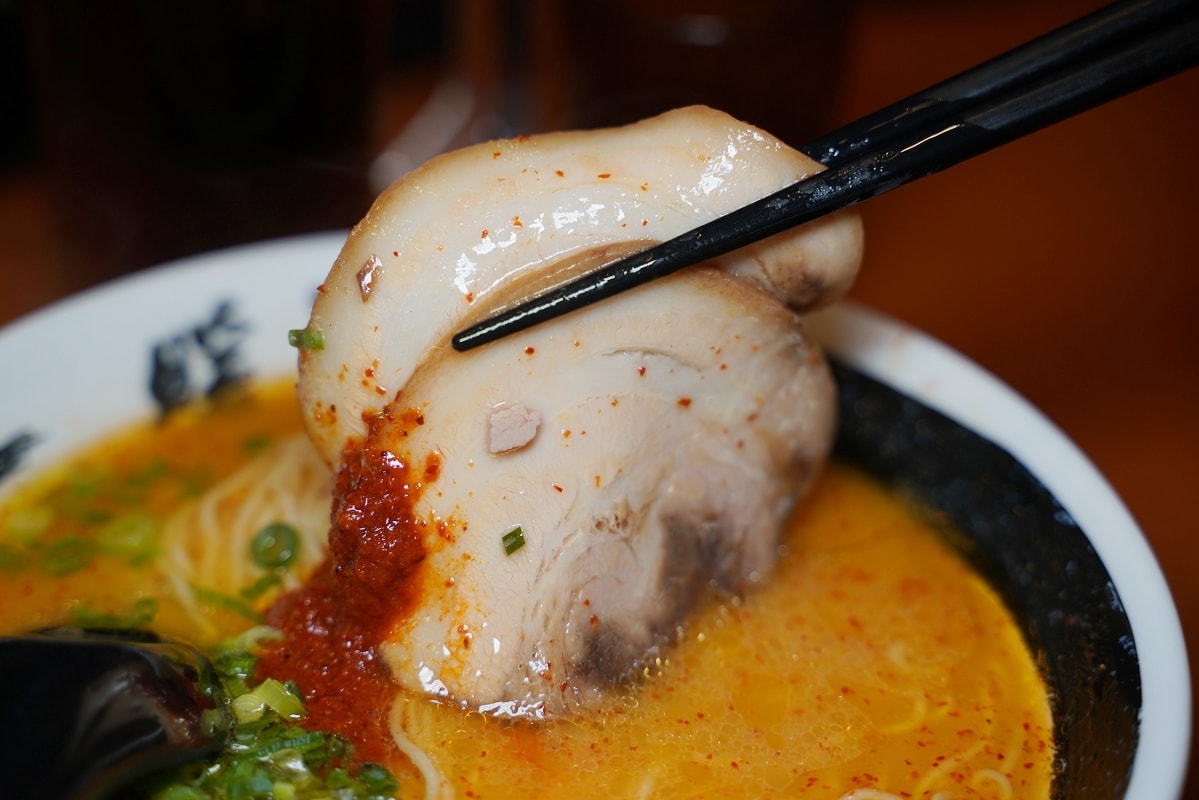 【暖暮拉麵那霸牧志店】沖繩國際通美食推薦 沖繩宵夜好選擇 開幕於2007年 純正豬骨湯頭
