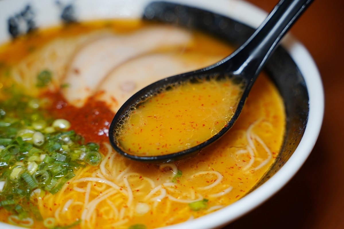 【暖暮拉麵那霸牧志店】沖繩國際通美食推薦 沖繩宵夜好選擇 開幕於2007年 純正豬骨湯頭