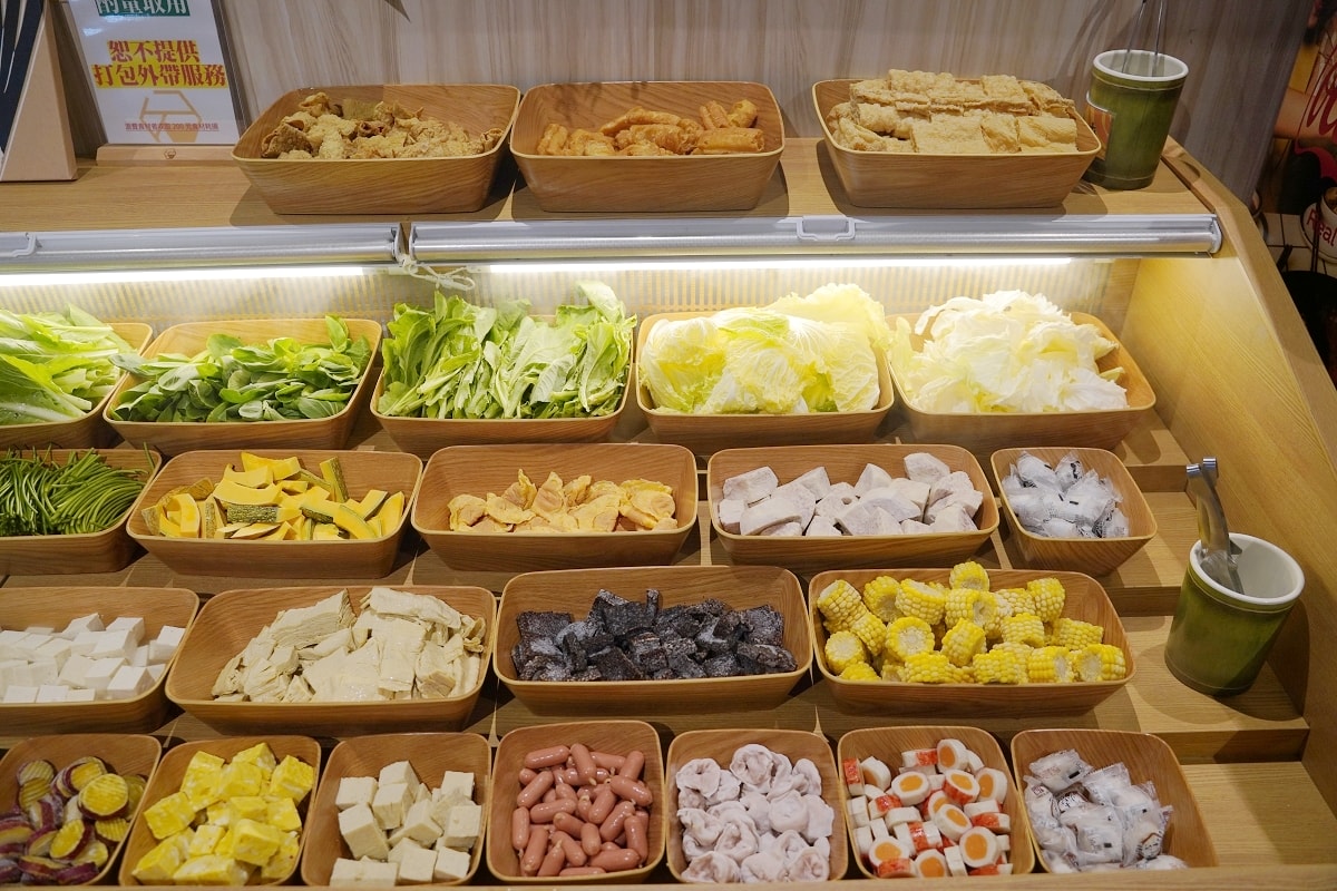 【中壢火鍋推薦】50種蔬菜火鍋料飲料冰品自助吧無限量供應 大苑子冰沙喝到飽 八石什鍋中壢環西店