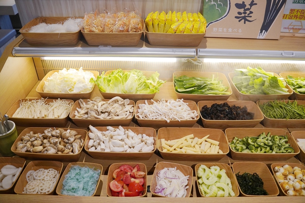 【中壢火鍋推薦】50種蔬菜火鍋料飲料冰品自助吧無限量供應 大苑子冰沙喝到飽 八石什鍋中壢環西店
