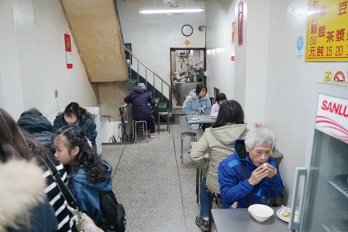 【基隆早餐推薦】基隆人氣排隊美食 先煎後烤美味蛋餅 周家蔥油餅