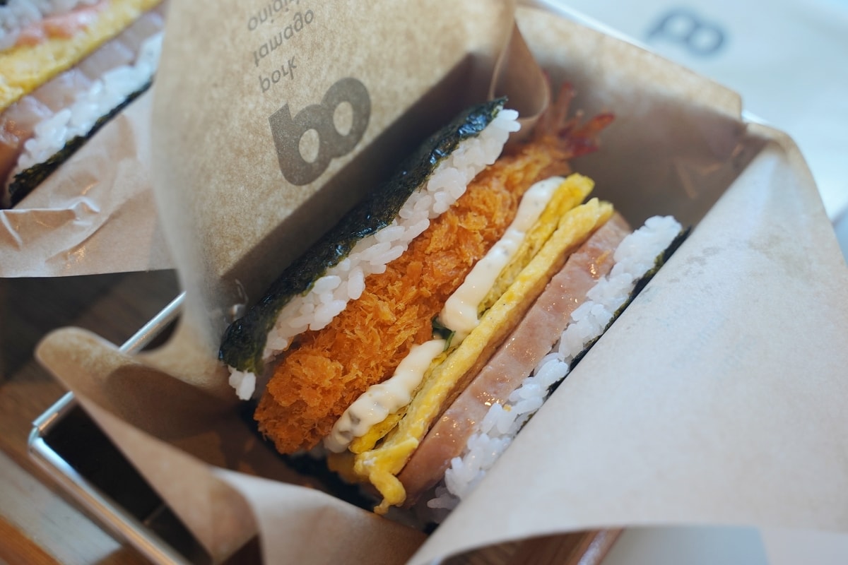 【沖繩那覇機場國際線搭機心得】那霸機場美食推薦 沖繩PO飯糰搭機前吃飽飽好選擇